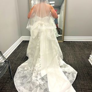 BRAND NEW Cathedral Veil with 2 inch horsehair trim and blusher